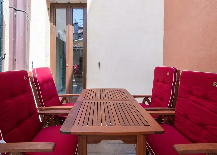 Ve.N.I.Ce Cera Remer Suite