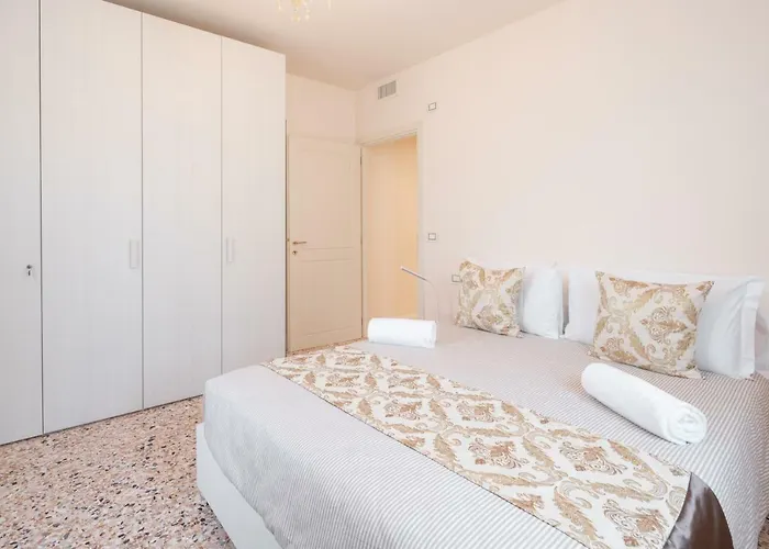 Ve.N.I.Ce Cera Remer Suite