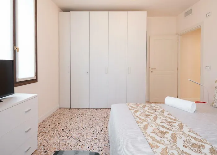 Ve.N.I.Ce Cera Remer Suite